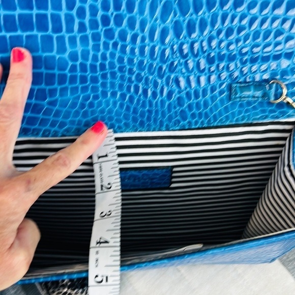 💙Yoki Shoulder Bag& Clutch,Removable Gold Shoulder Chain, GORGEOUS Royal Blue - Picture 11 of 12